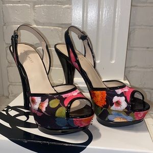 Nine West Floral Platform Heel size 8